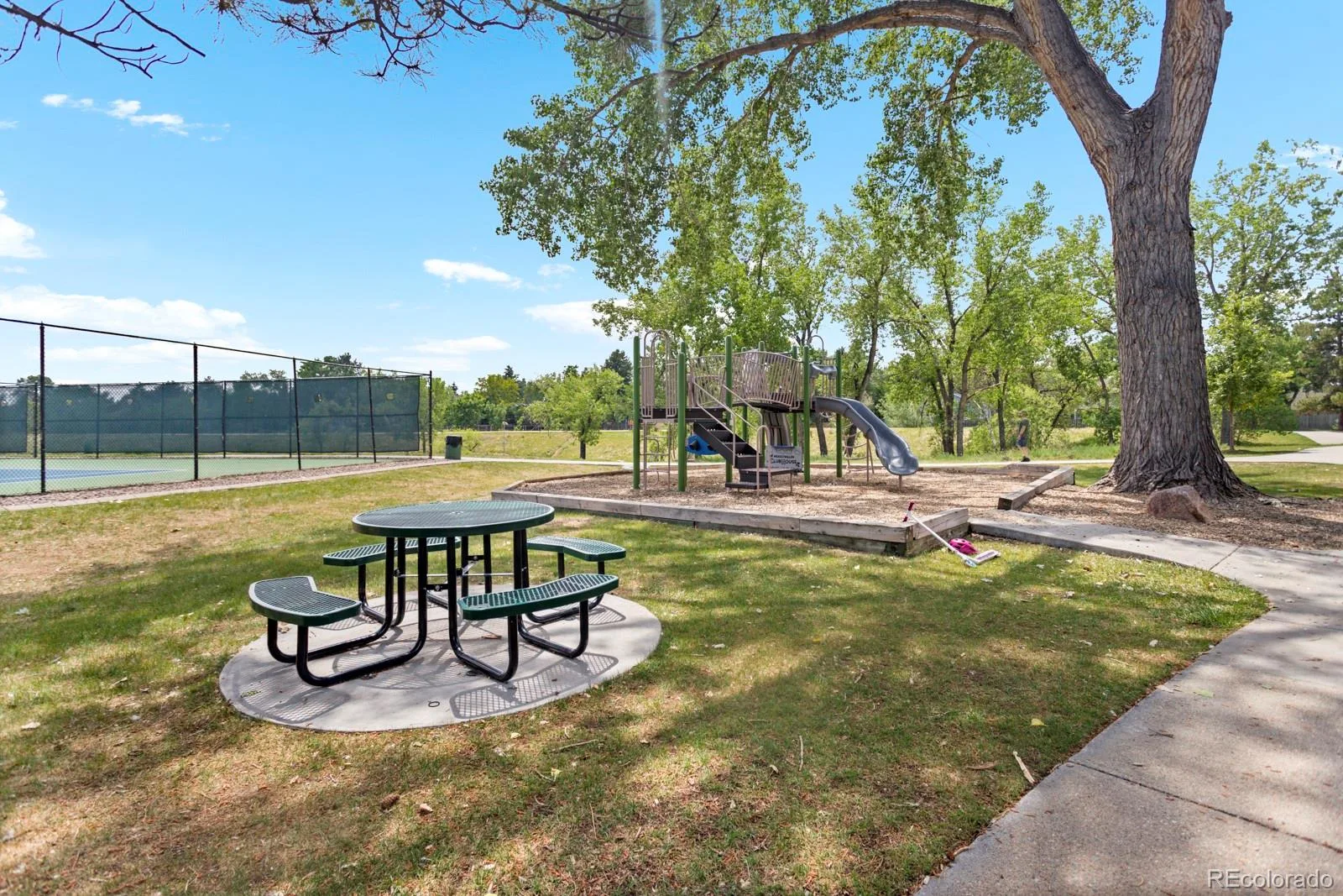 8160 Flower Circle Arvada CO 80005 MLS #REC1596727 06112026170643 1600 47