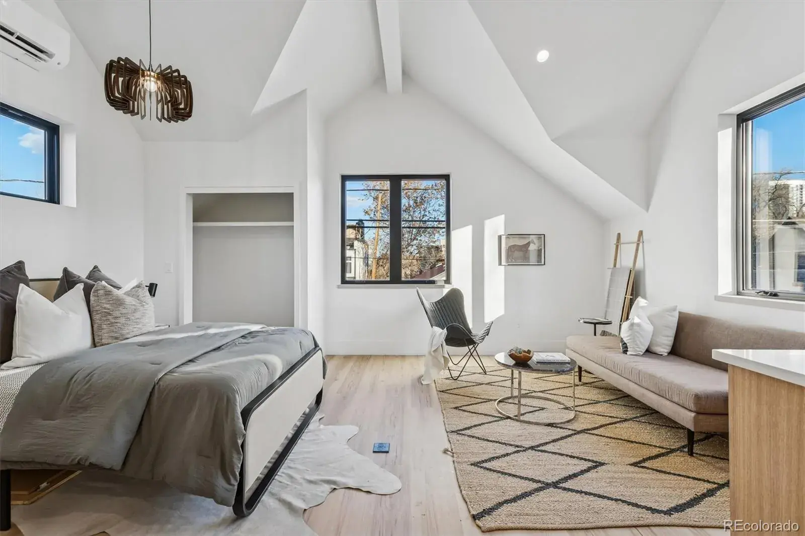 03052026220444 1600 40