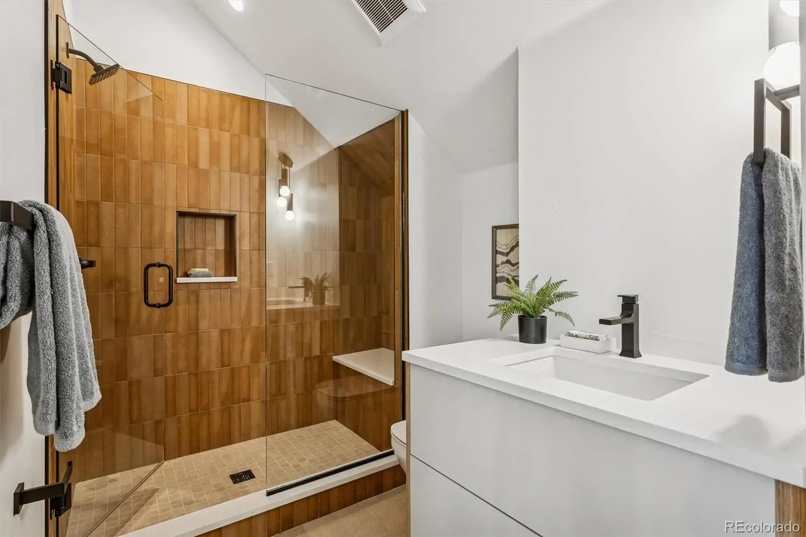 03052026220444 1600 42