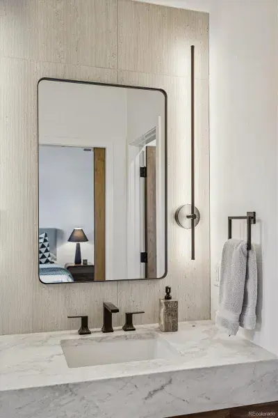 03052026220444 800 24