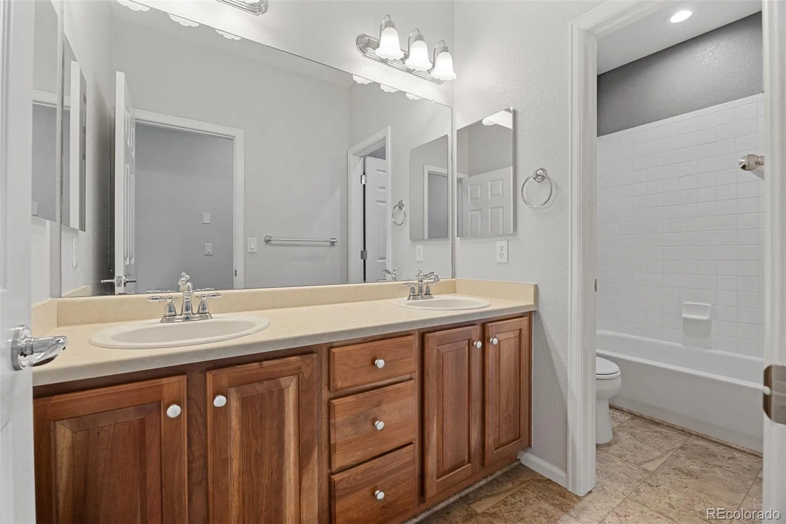 10696 Nucla Street Commerce City CO 80022 MLS #REC1606085 07052026023229 1600 23