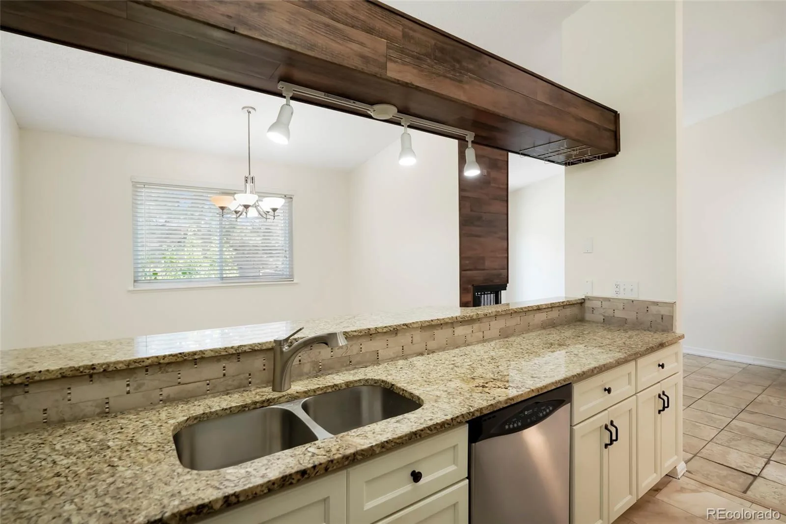 10694 E Asbury Avenue #118 Aurora CO 80014 MLS #REC1607492 06142026203840 1600 14