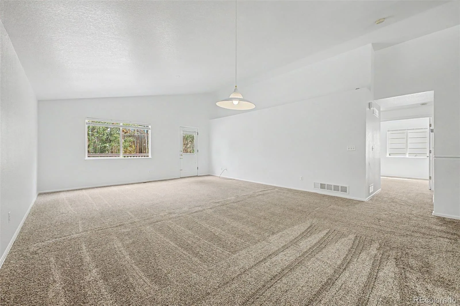 13814 Jackson Street Thornton CO 80602 | MLS #REC1609146 08312026235303 1600 6