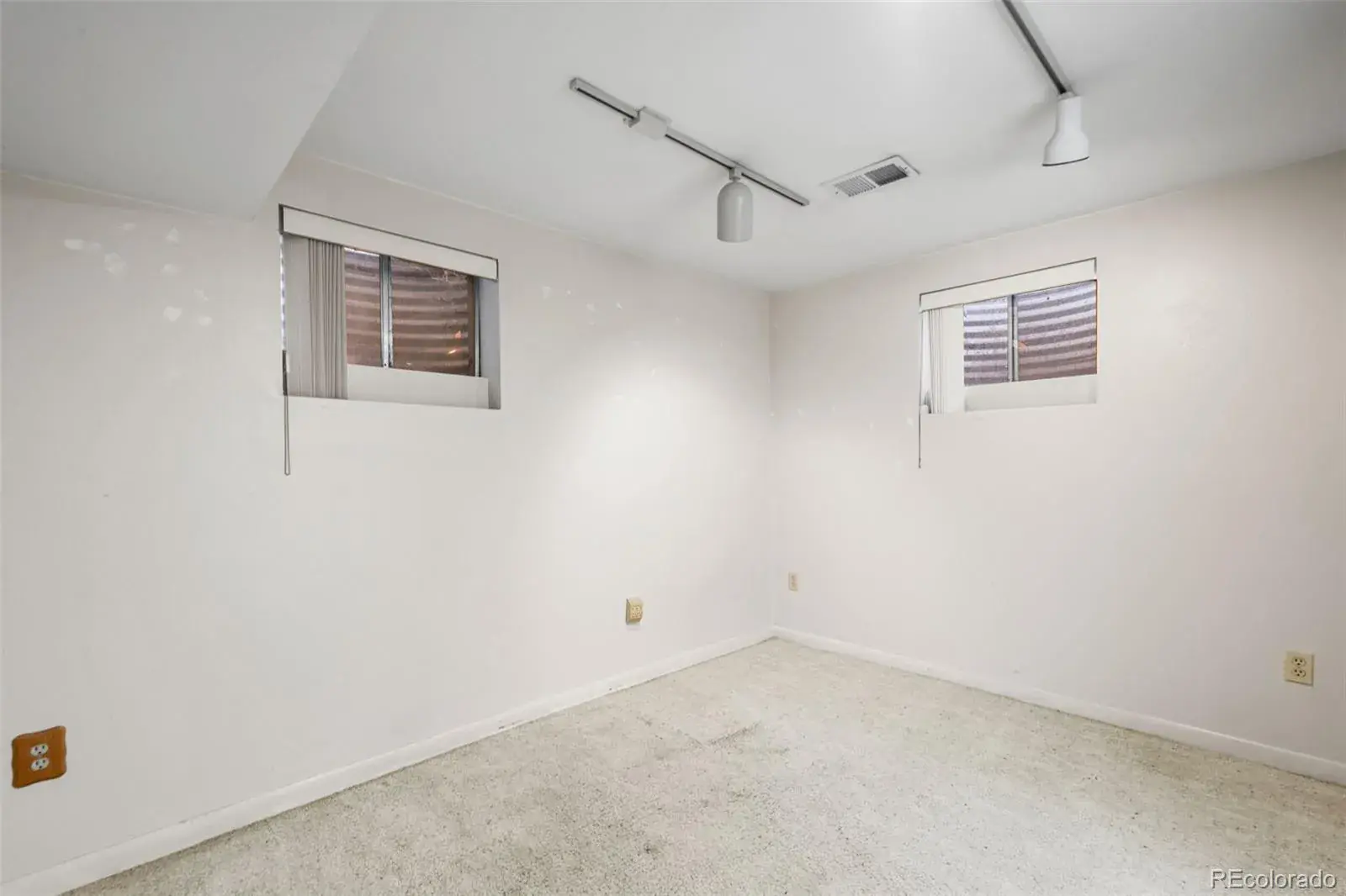 10142025004255 1600 40