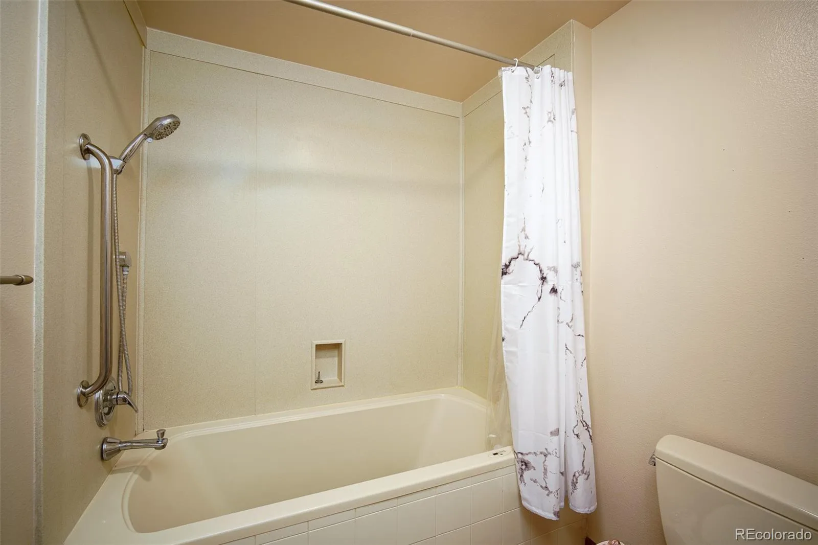 3147 E Long Circle Littleton CO 80122 | MLS #REC1616231 08312026201752 1600 20
