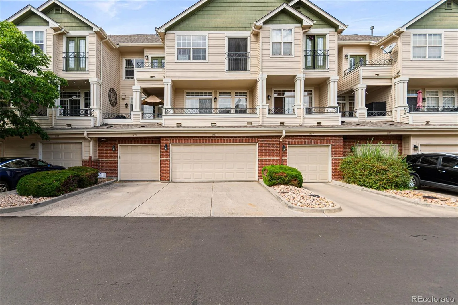 1433 S Emporia Court Aurora CO 80247 | MLS #REC1618748 10012026151717 1600 1