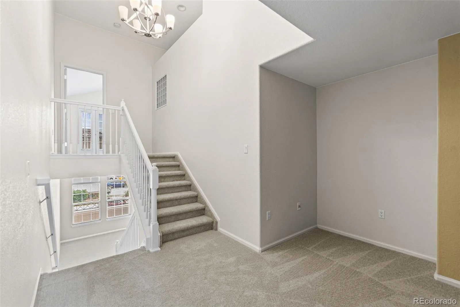 1433 S Emporia Court Aurora CO 80247 | MLS #REC1618748 10012026151717 1600 19
