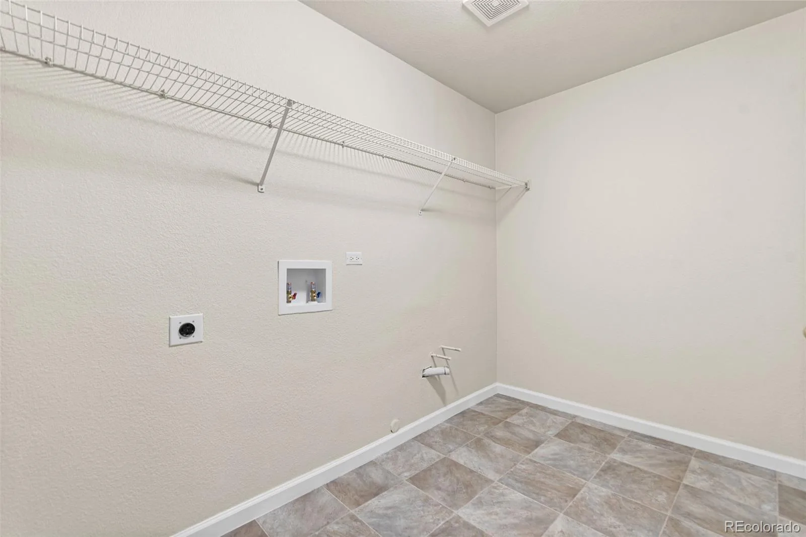 1433 S Emporia Court Aurora CO 80247 | MLS #REC1618748 10012026151717 1600 32