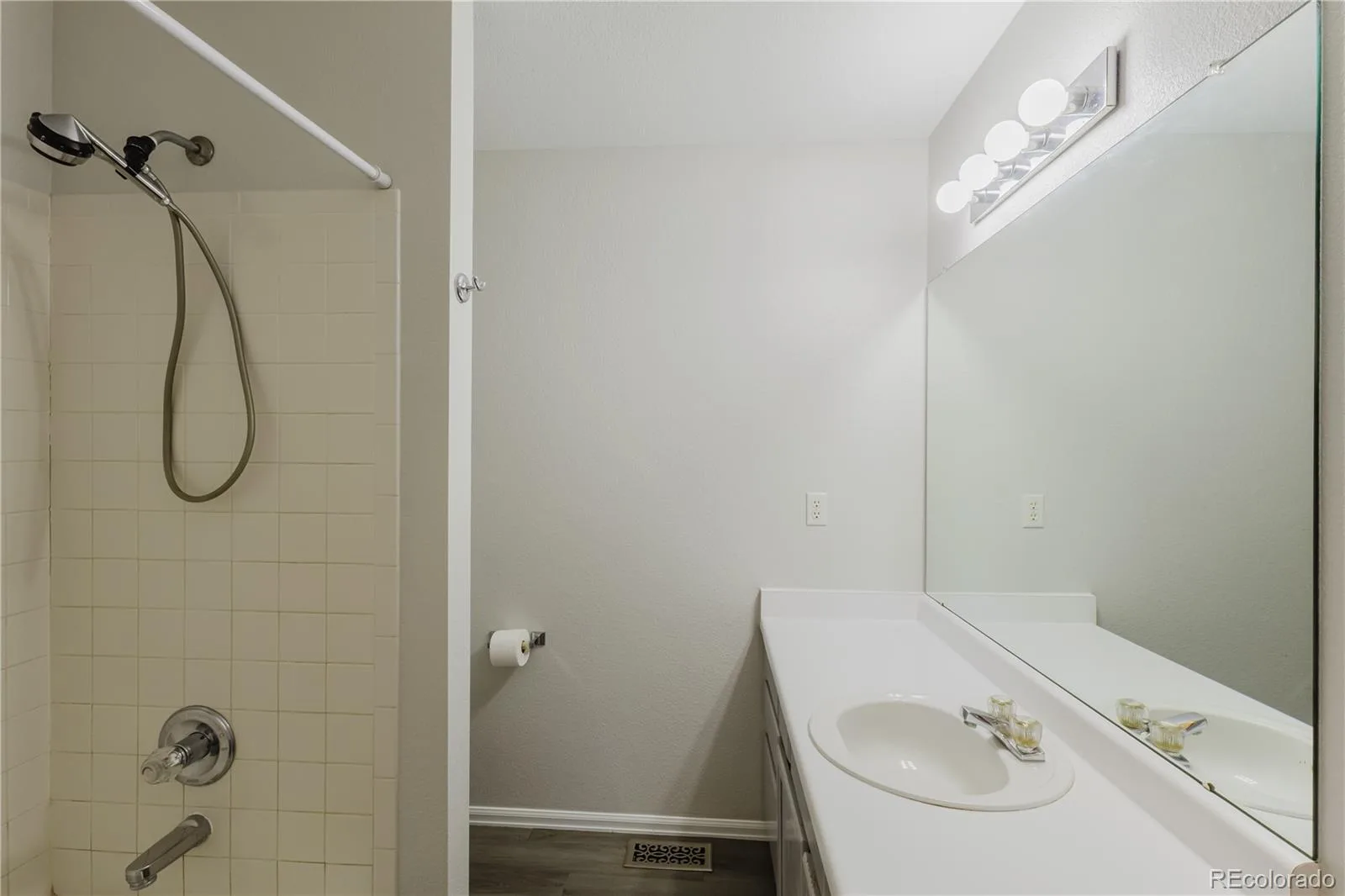 2180 S Uravan Street Aurora CO 80013 MLS #REC1619946 06092026074842 1600 24