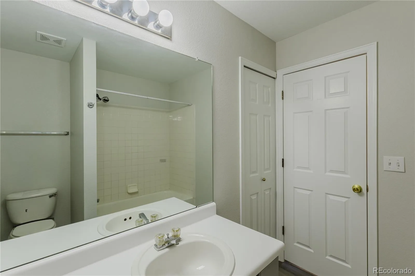 2180 S Uravan Street Aurora CO 80013 MLS #REC1619946 06092026074842 1600 25