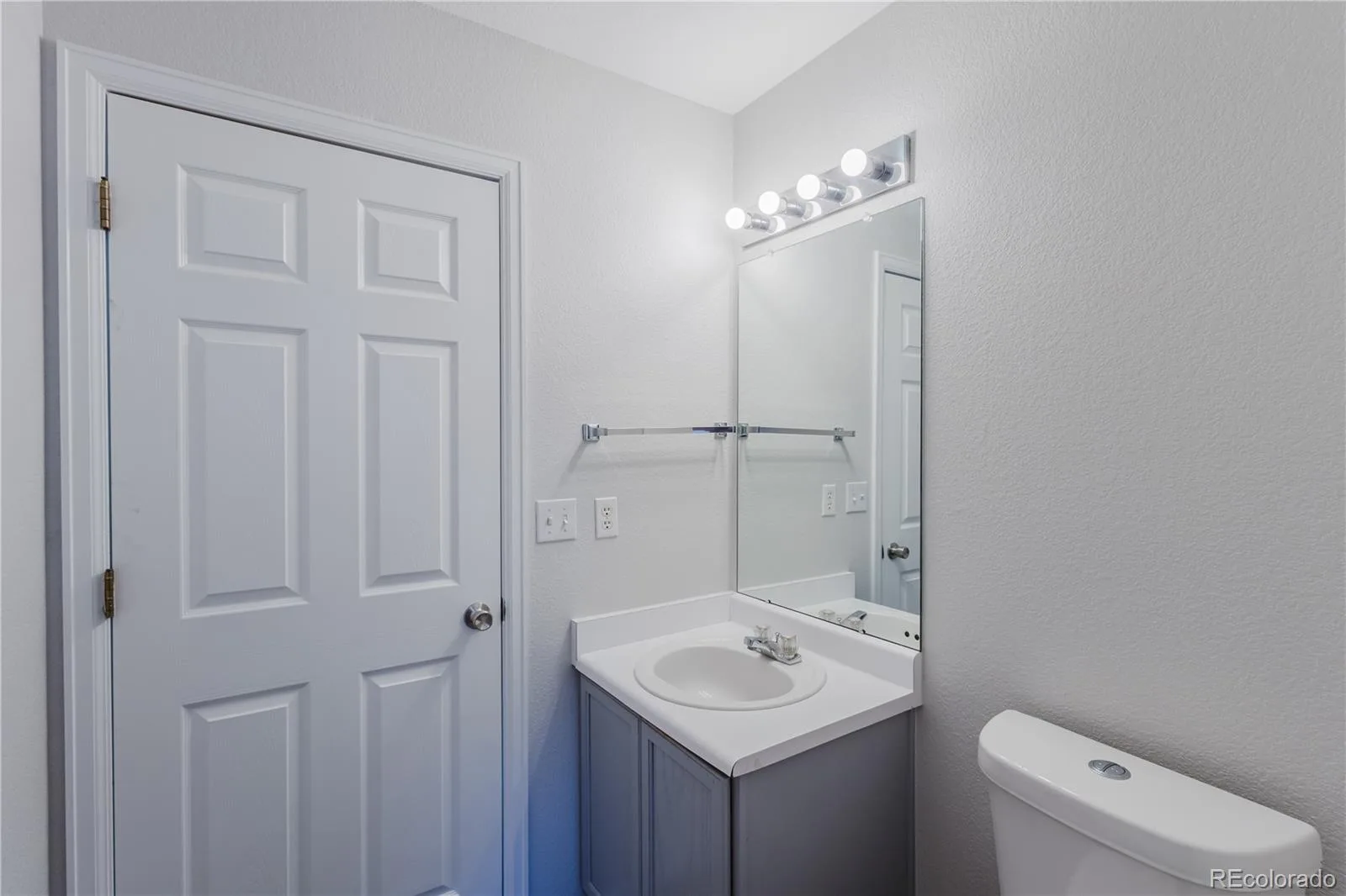 2180 S Uravan Street Aurora CO 80013 MLS #REC1619946 06092026074842 1600 32