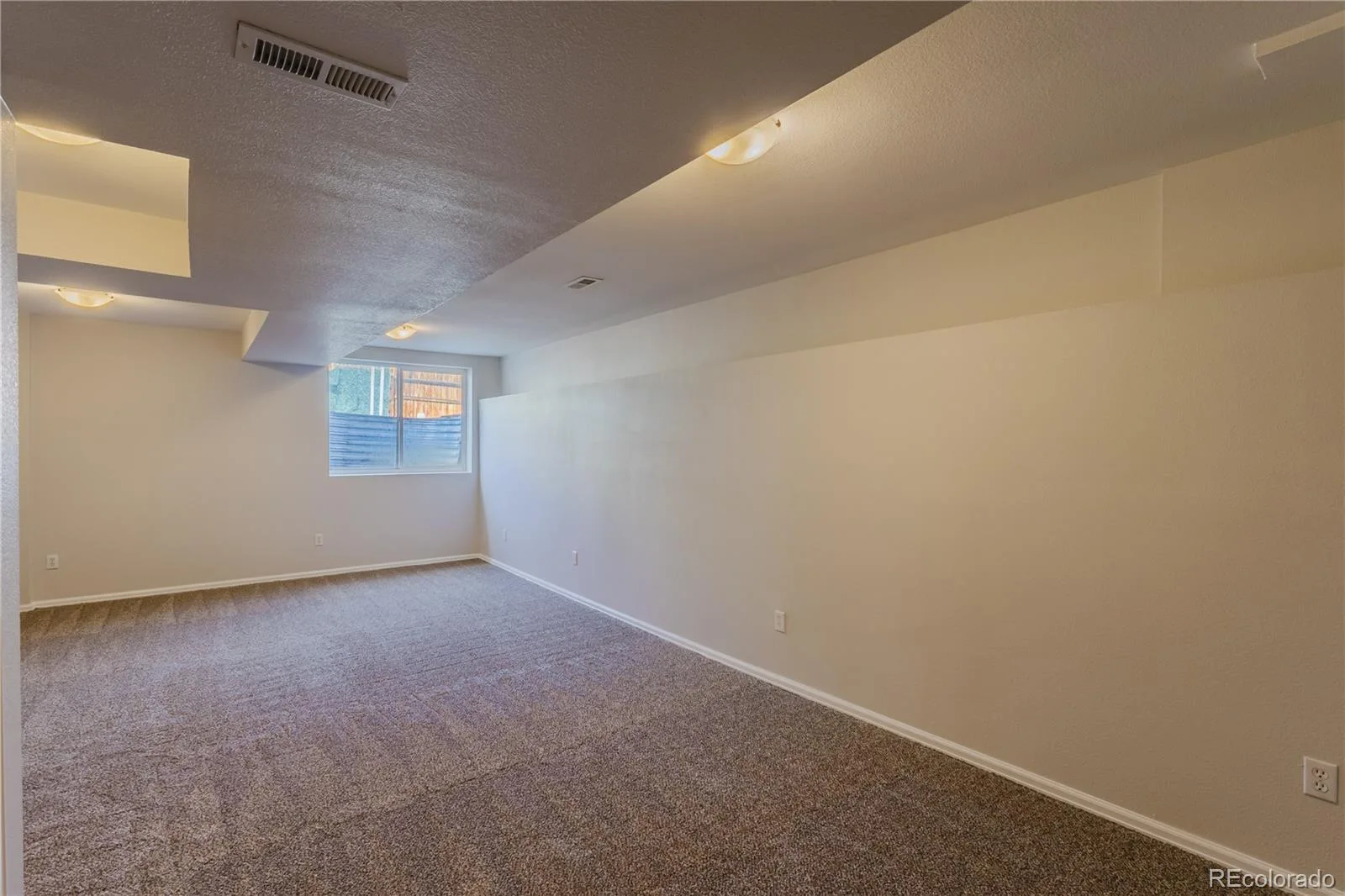 2180 S Uravan Street Aurora CO 80013 MLS #REC1619946 06092026074842 1600 34