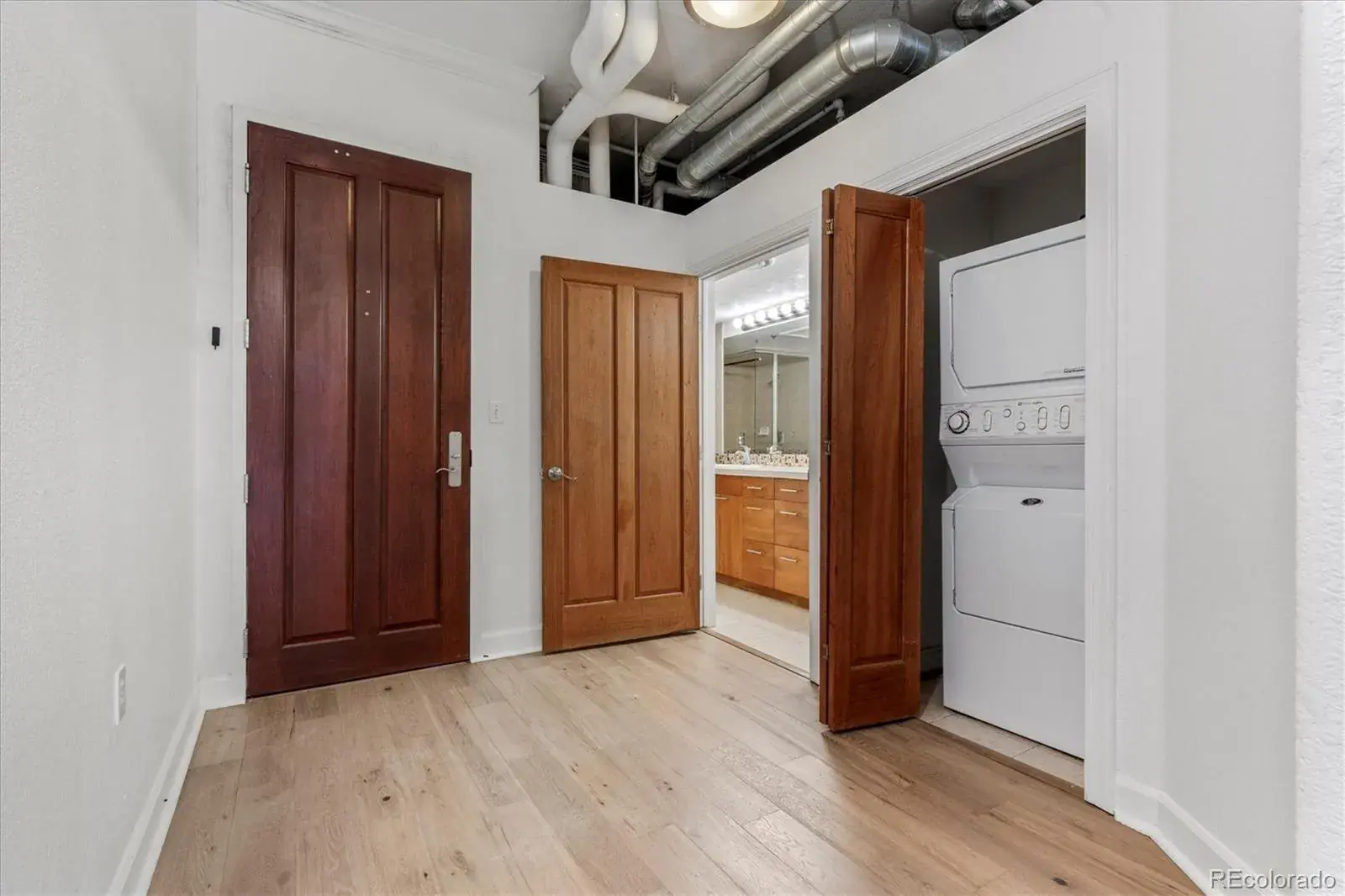 11242025215653 1600 32