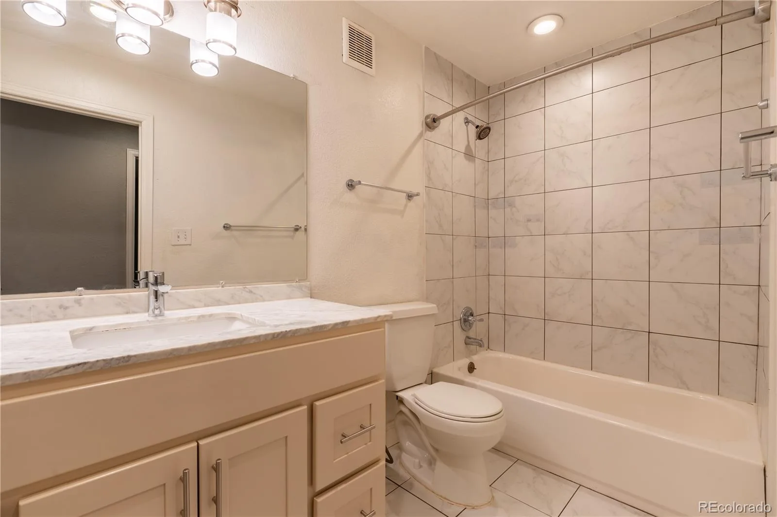 895 S Garrison Street Denver CO 80226 | MLS #REC1627067 07242026234611 1600 12