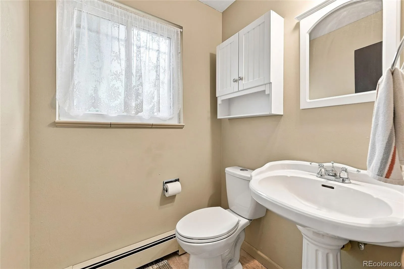 1570 S Macon Street Aurora CO 80012 | MLS #REC1628469 09032026003306 1600 14