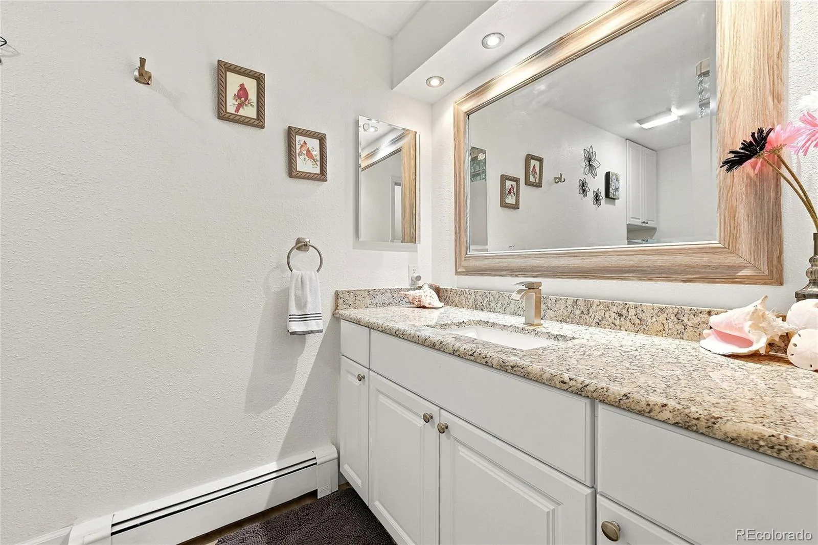 1570 S Macon Street Aurora CO 80012 | MLS #REC1628469 09032026003306 1600 16