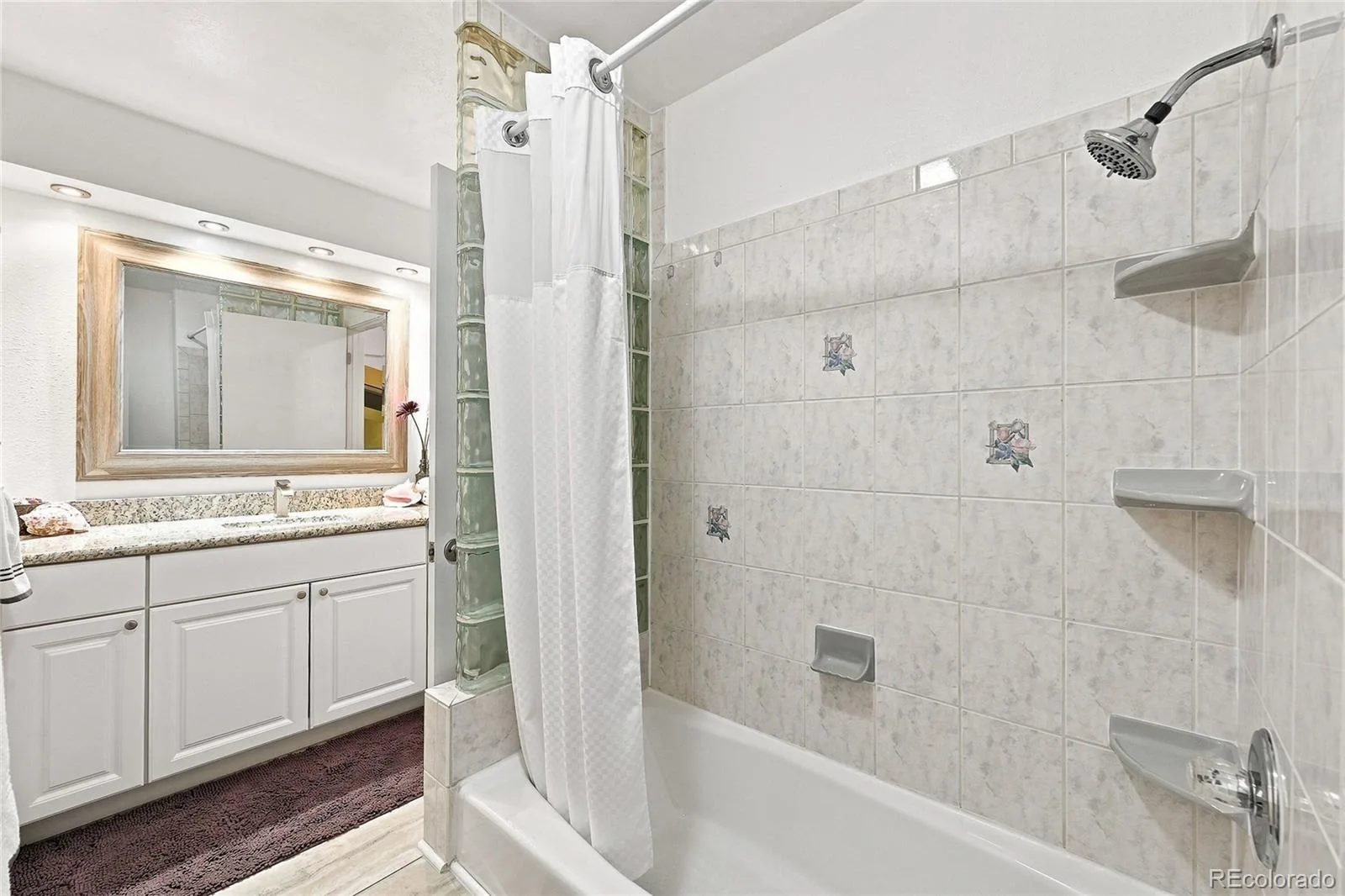 1570 S Macon Street Aurora CO 80012 | MLS #REC1628469 09032026003306 1600 17