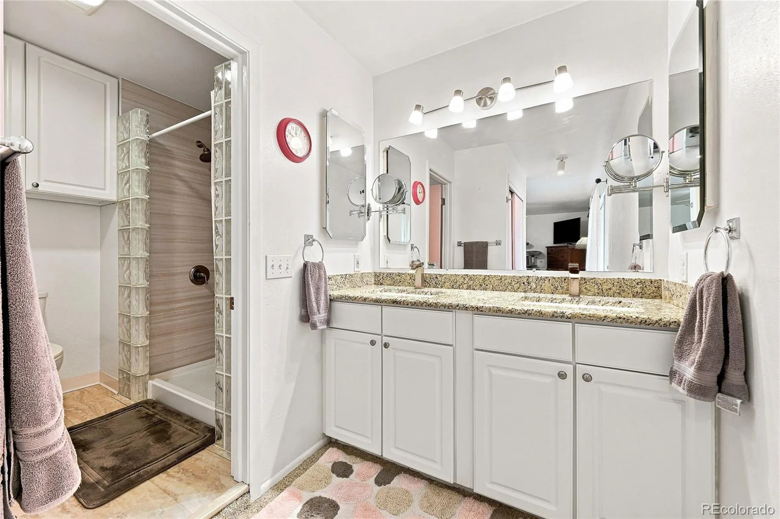 1570 S Macon Street Aurora CO 80012 | MLS #REC1628469 09032026003306 1600 22
