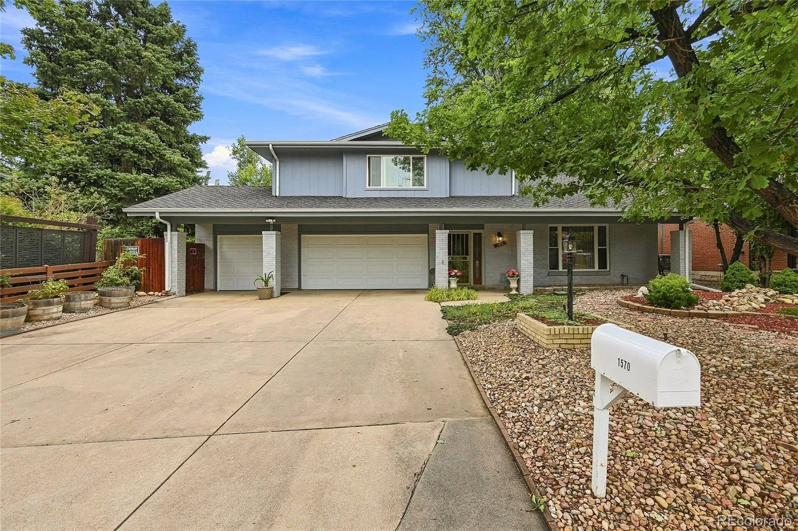 1570 S Macon Street Aurora CO 80012 | MLS #REC1628469 09032026003306 1600 34