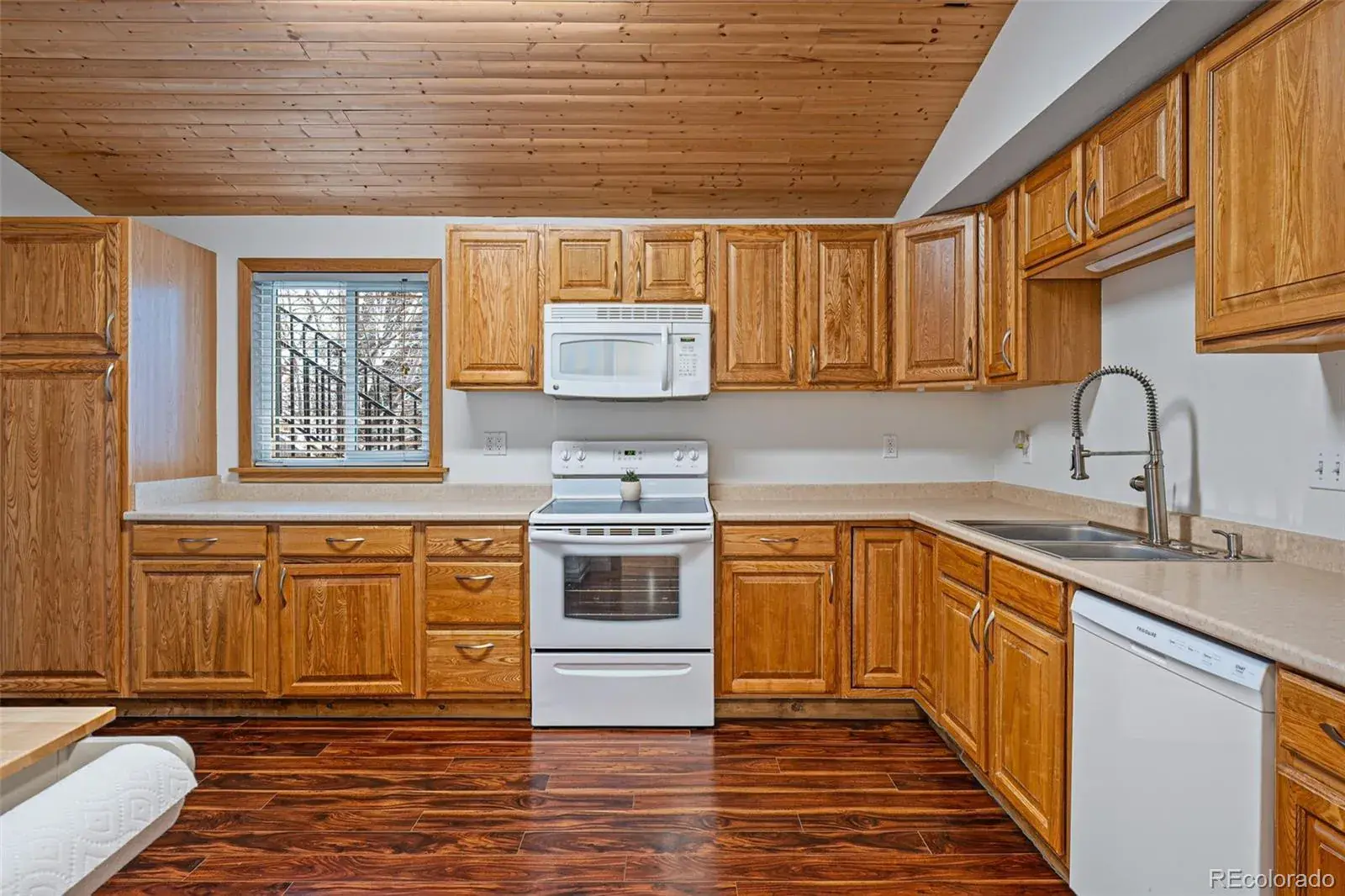 08182025163552 1600 32