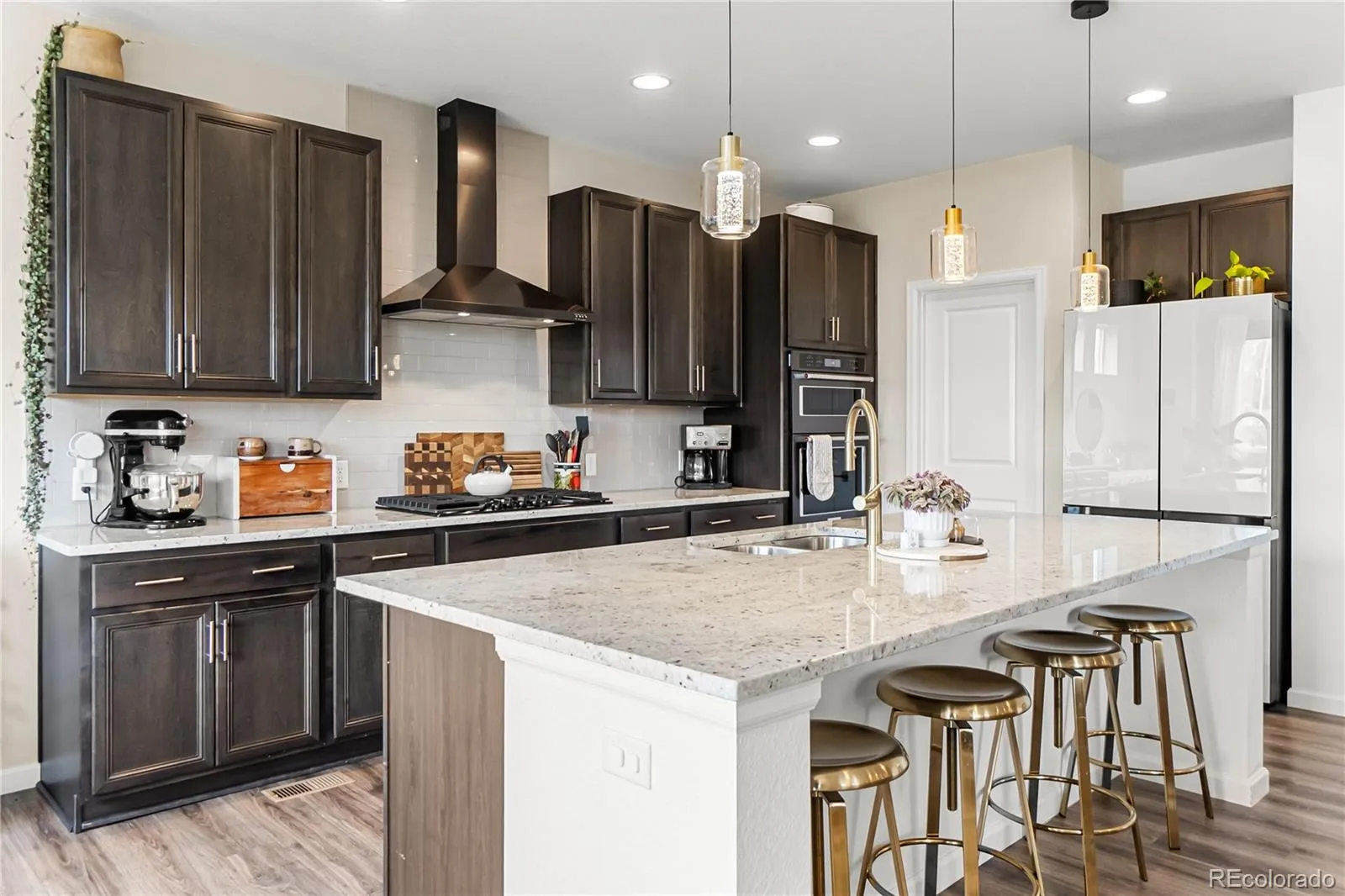 04162026181056 1600 16