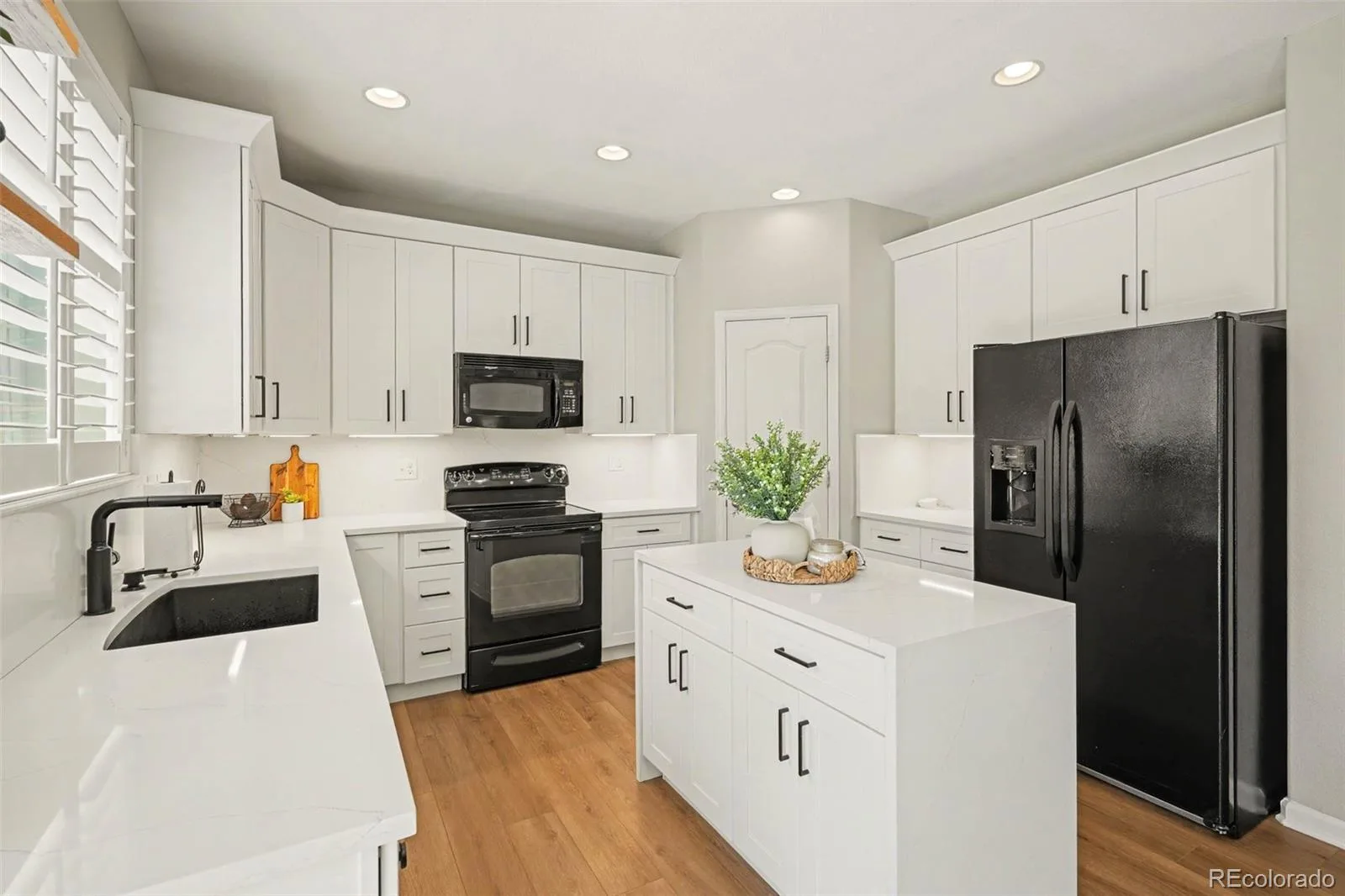 7808 Sabino Lane Castle Rock CO 80108 MLS #REC1639219 06192026233300 1600 5