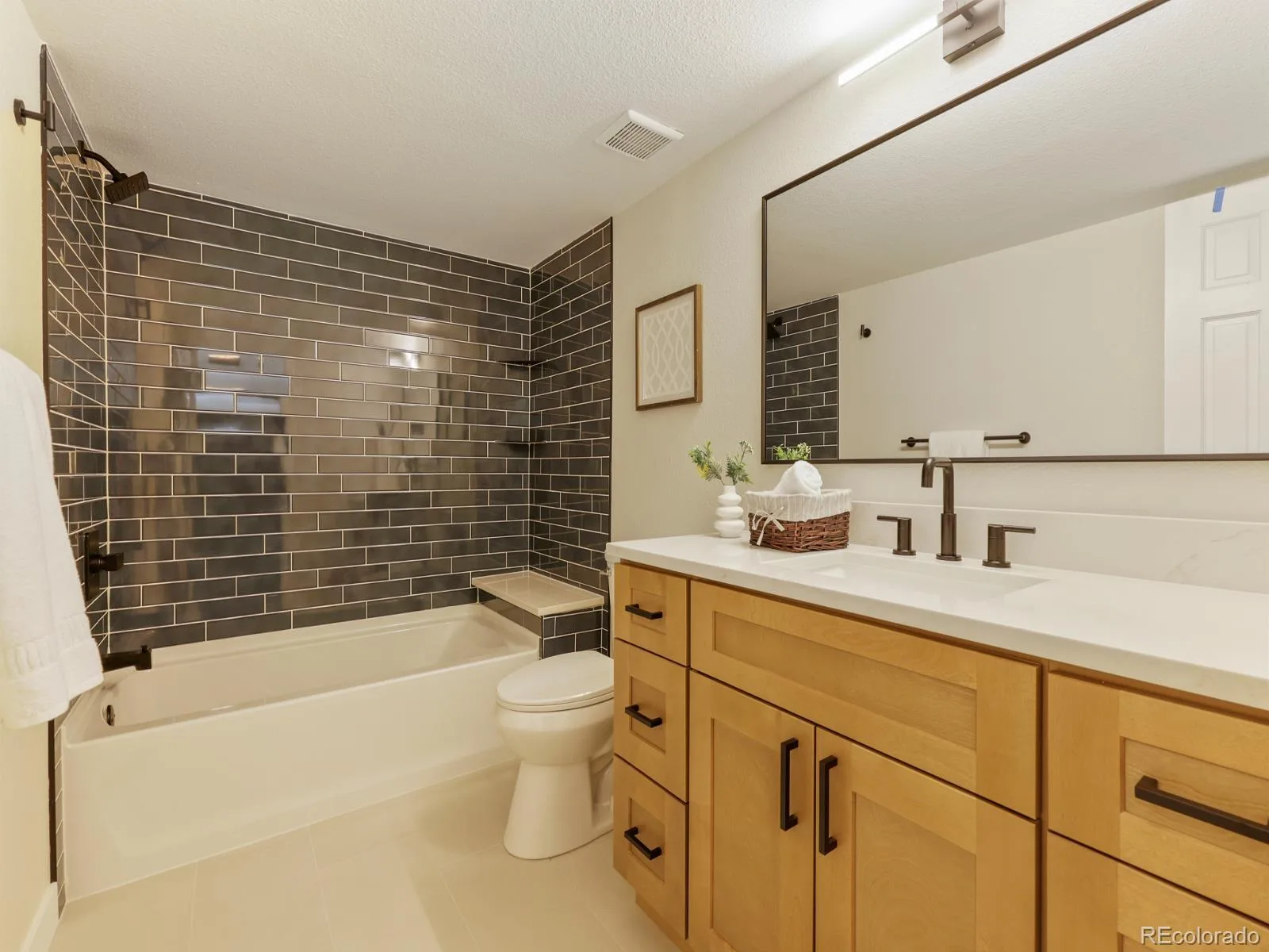 8135 S Syracuse Street Centennial CO 80112 MLS #REC1646244 06082026233941 1600 18