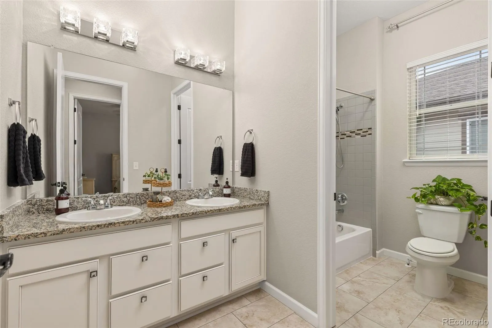 26743 E Peakview Place Aurora CO 80016 MLS #REC1657759 05232026182122 1600 15