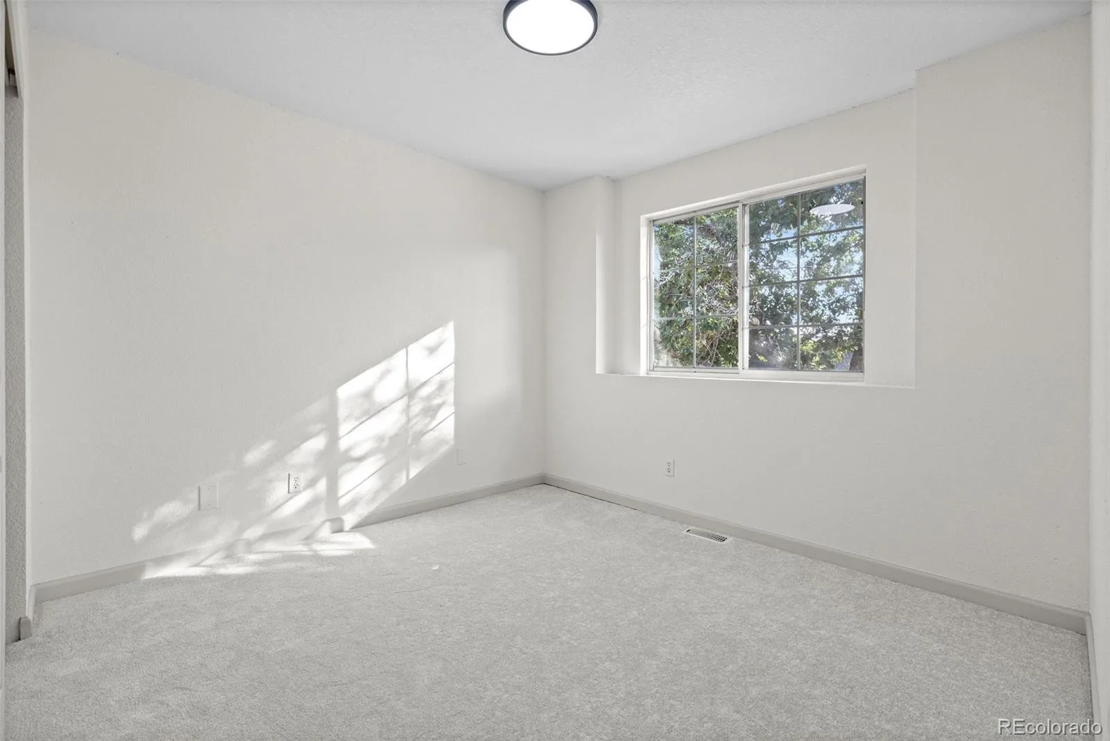 4215 S Ireland Court Aurora CO 80013 | MLS #REC1658282 08192026225354 1600 20
