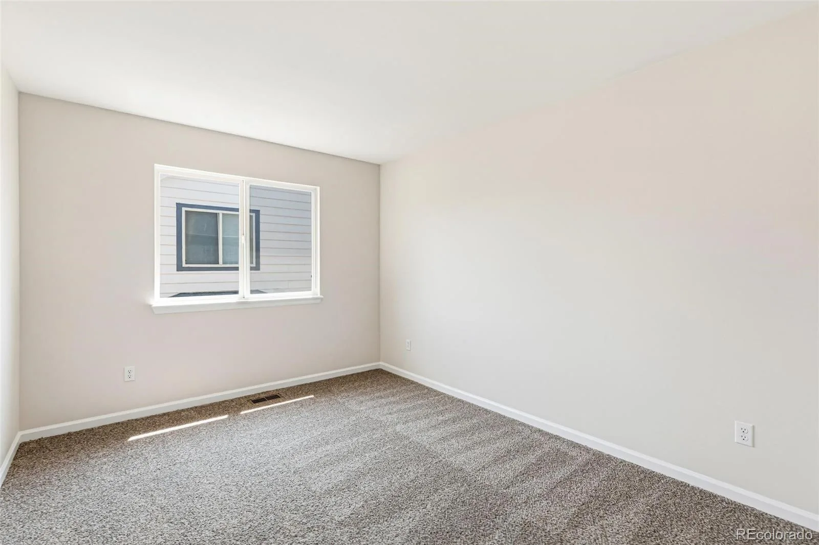 5790 S Danube Circle Aurora CO 80015 | MLS #REC1668327 08232026182553 1600 28