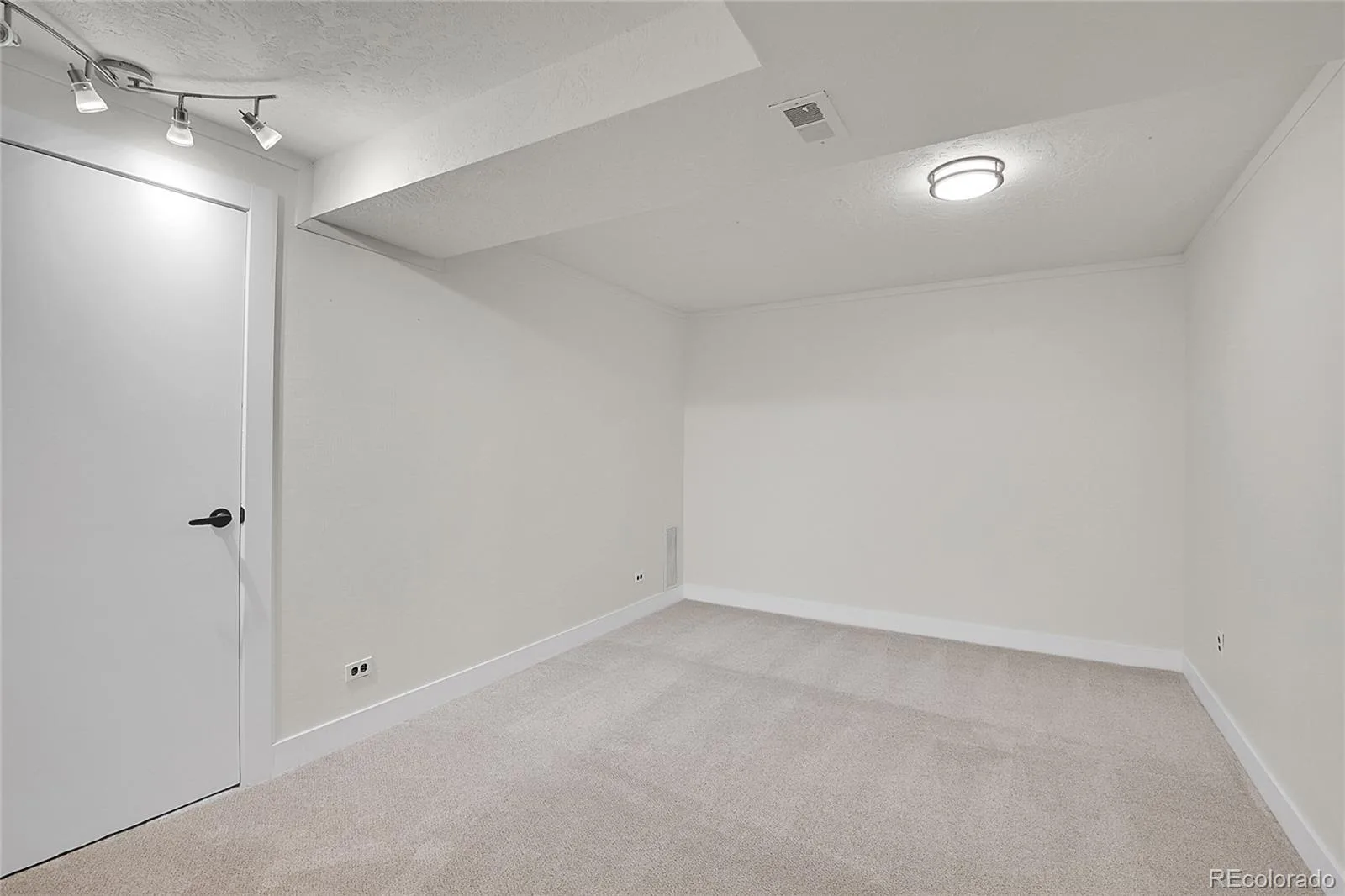 12036 W Wisconsin Drive Lakewood CO 80228 MLS #REC1669418 06092026072713 1600 19