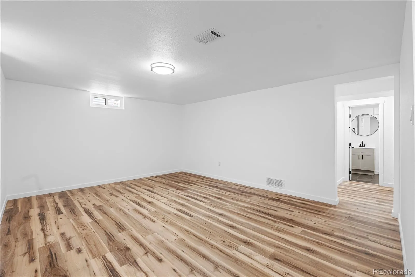 3541 N Monaco Parkway Denver CO 80207 MLS #REC1669824 05252026200810 1600 16