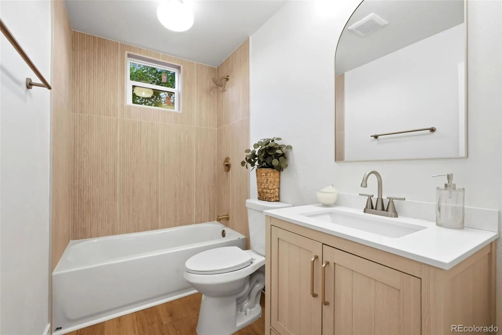 8191 Everett Way Arvada CO 80005 MLS #REC1671295 05232026092019 1600 22