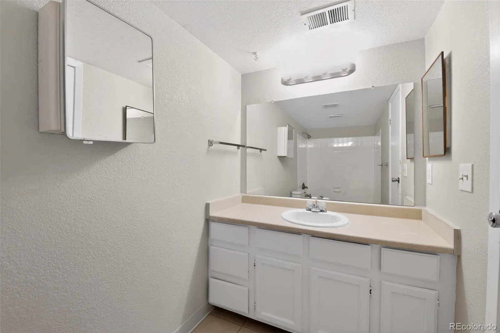 12366 W Nevada Place #204 Lakewood CO 80228 MLS #REC1681353 04012026161206 1600 14