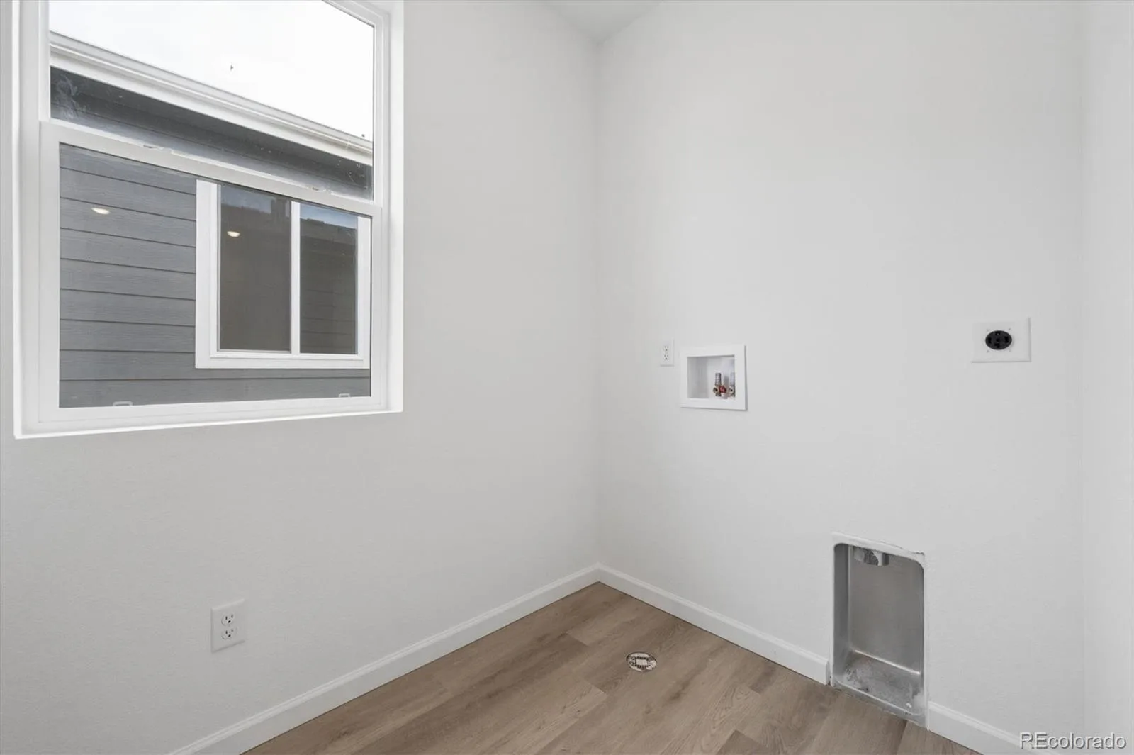 24121 E 30th Place Aurora CO 80019 | MLS #REC1685595 08212026192748 1600 11