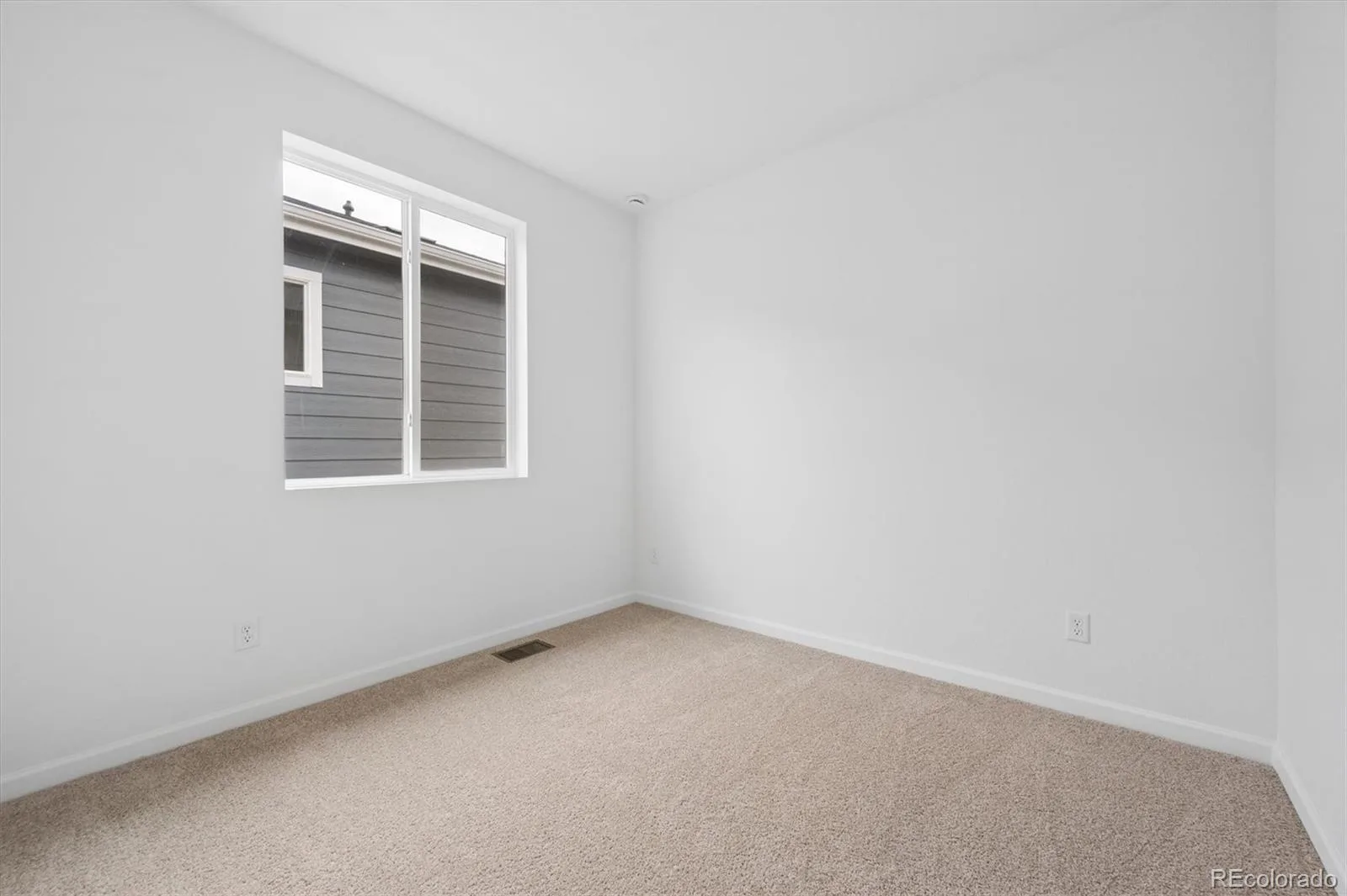 24121 E 30th Place Aurora CO 80019 | MLS #REC1685595 08212026192748 1600 12