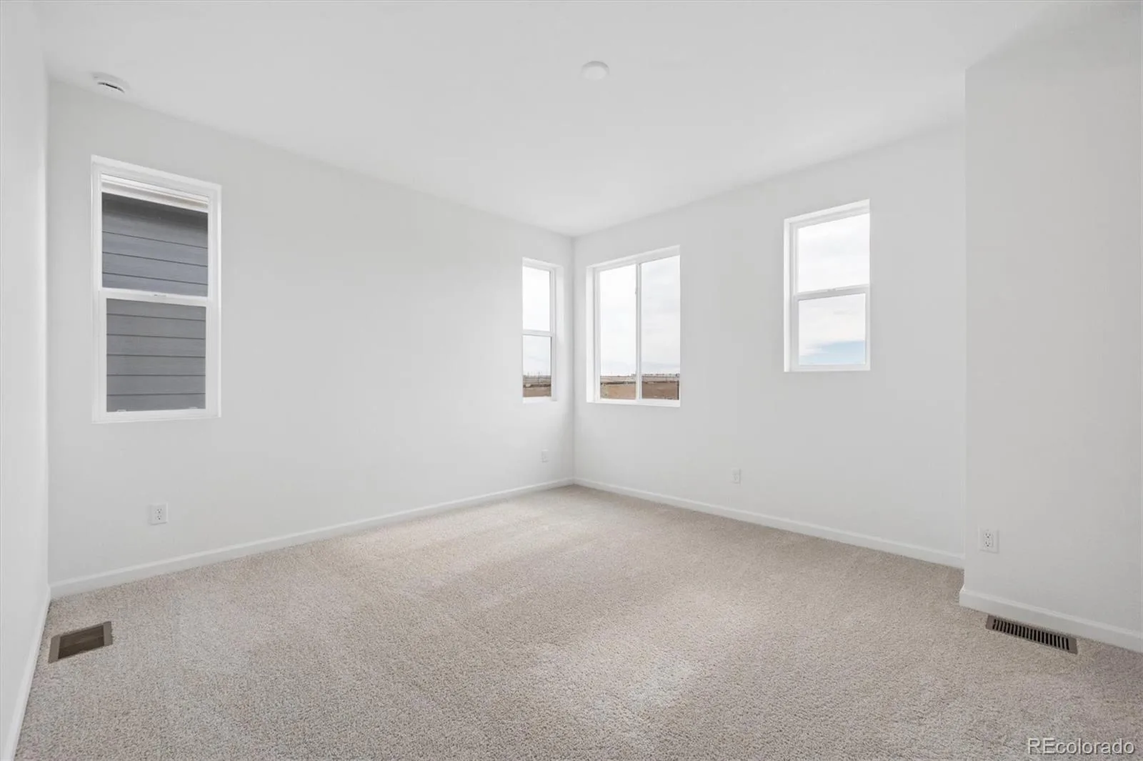 24121 E 30th Place Aurora CO 80019 | MLS #REC1685595 08212026192748 1600 13