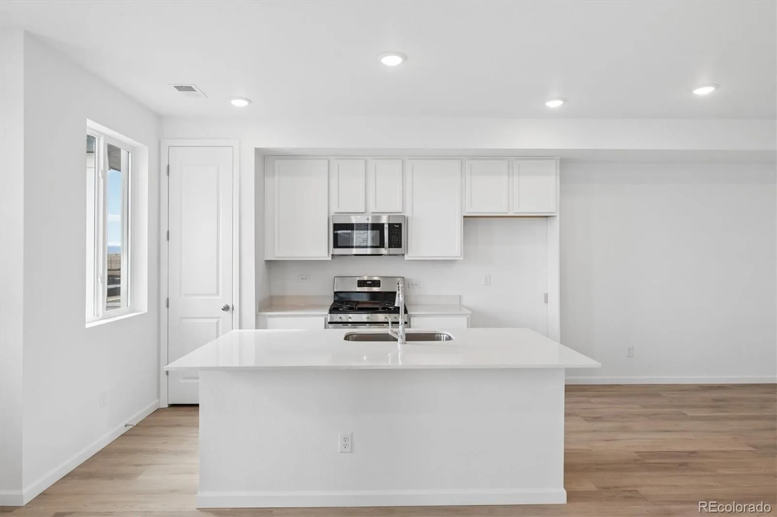 24121 E 30th Place Aurora CO 80019 | MLS #REC1685595 08212026192748 1600 2