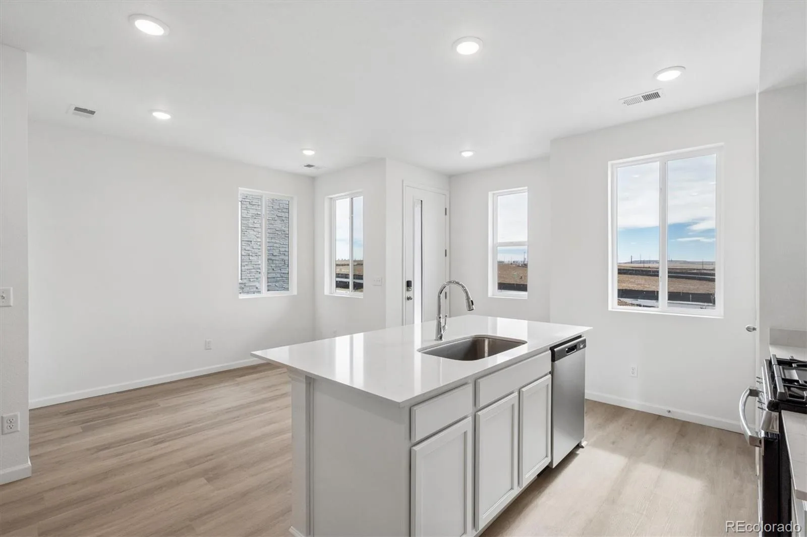 24121 E 30th Place Aurora CO 80019 | MLS #REC1685595 08212026192748 1600 4
