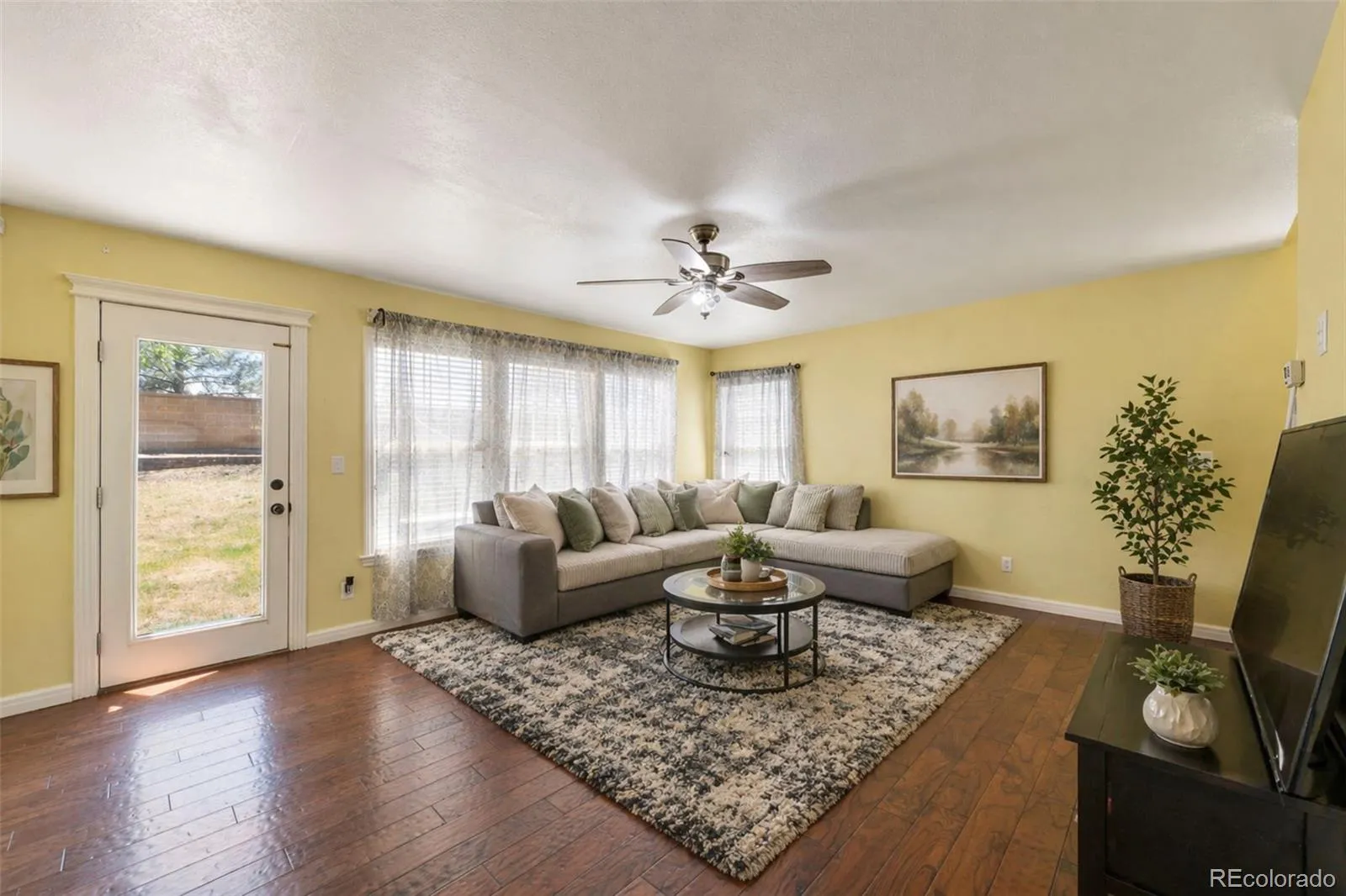 10742 Dayton Way Commerce City CO 80640 | MLS #REC1689957 05192026010443 1600 2