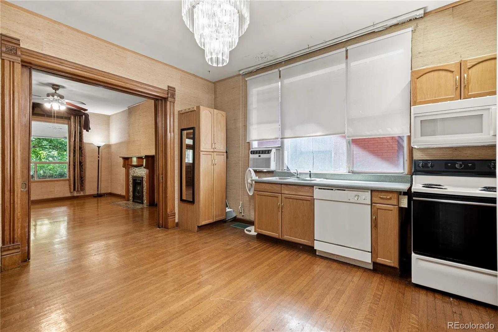 1325 Josephine Street Denver CO 80206 | MLS #REC1690421 09102026143812 1600 13