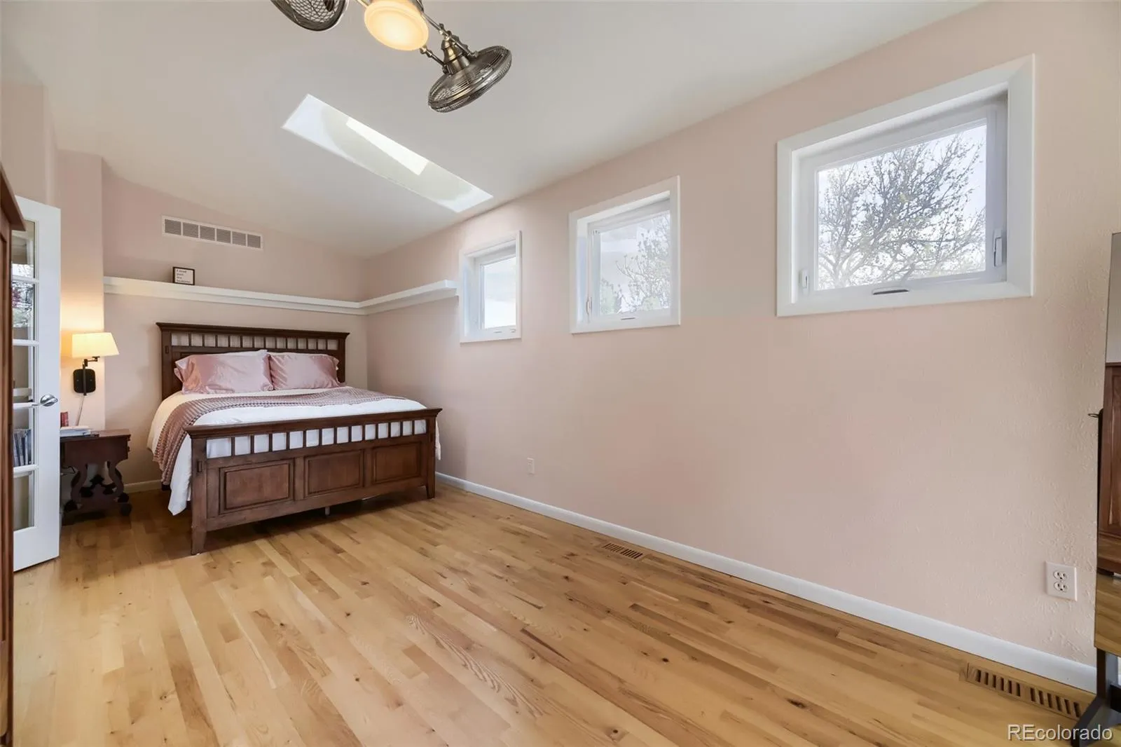 04152026235255 1600 32