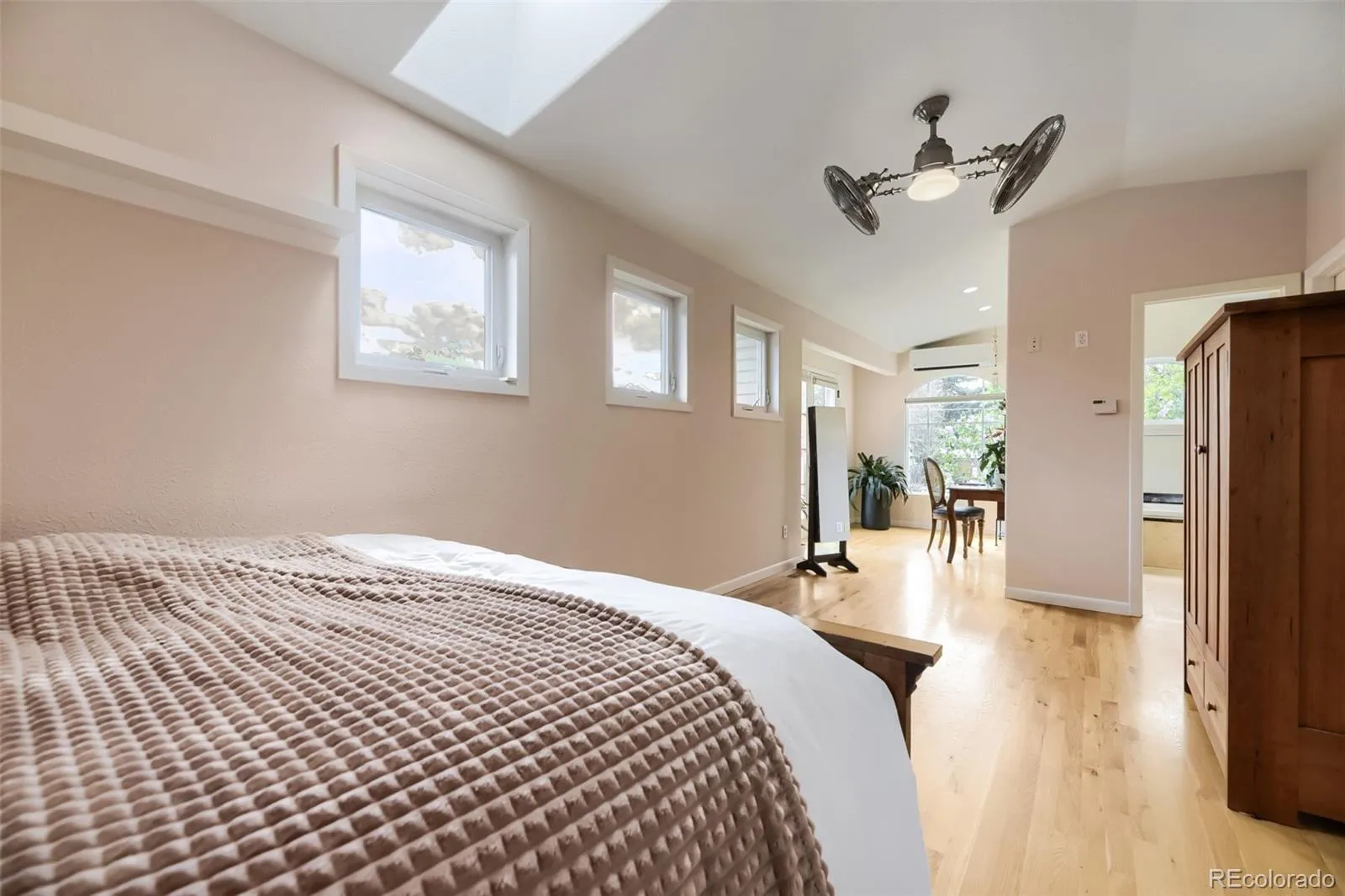 04152026235255 1600 33