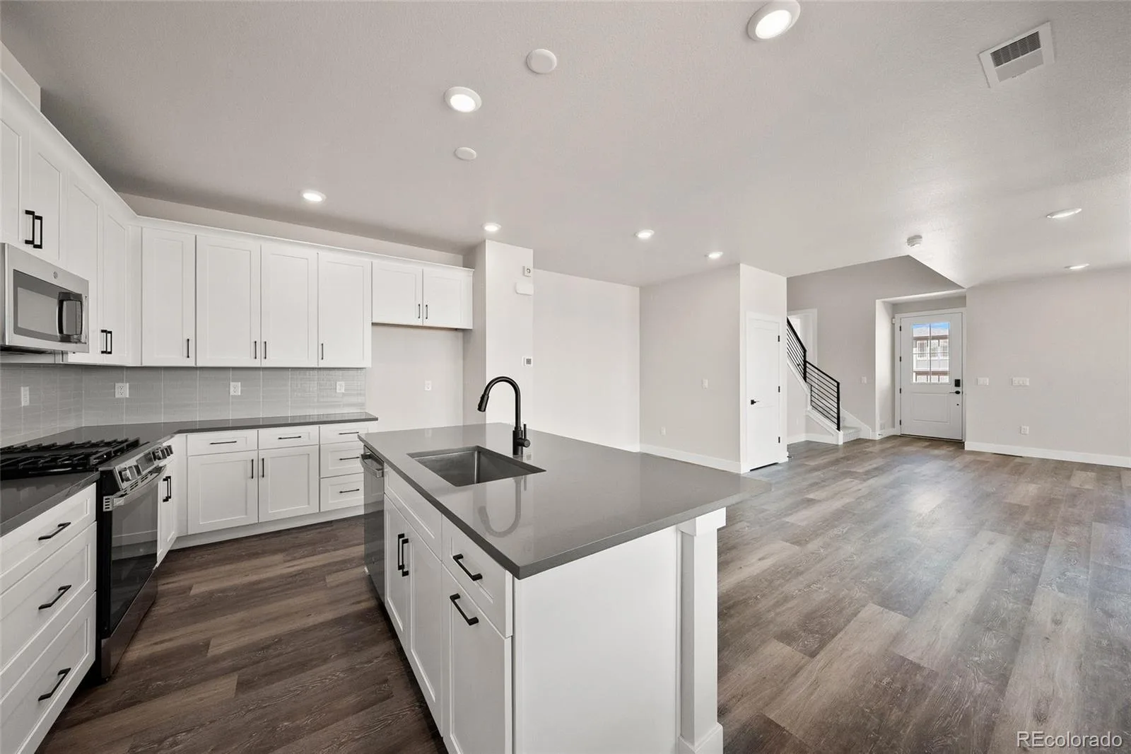 8741 Whiteclover Street Littleton CO 80125 | MLS #REC1715661 06022026062024 1600 10