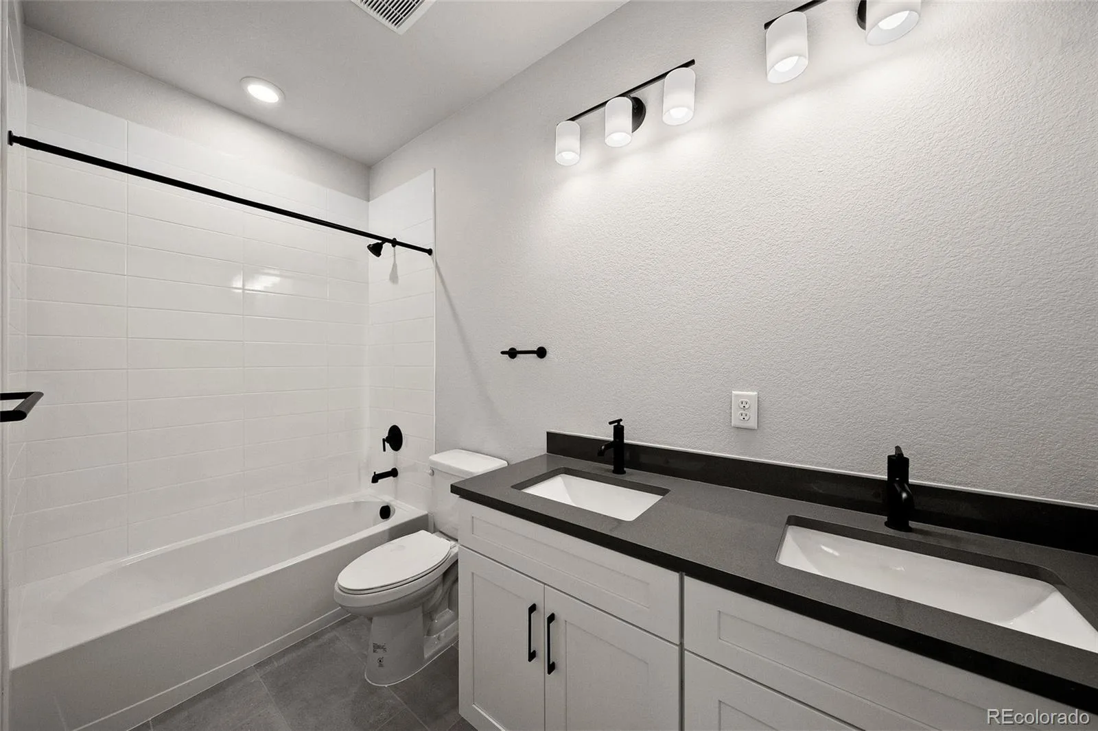 8741 Whiteclover Street Littleton CO 80125 | MLS #REC1715661 06022026062024 1600 21