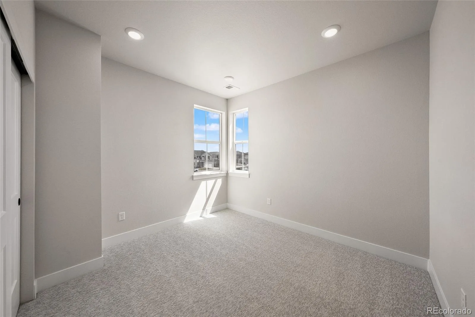 8741 Whiteclover Street Littleton CO 80125 | MLS #REC1715661 06022026062024 1600 22