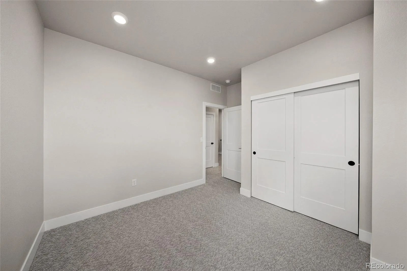 8741 Whiteclover Street Littleton CO 80125 | MLS #REC1715661 06022026062024 1600 23