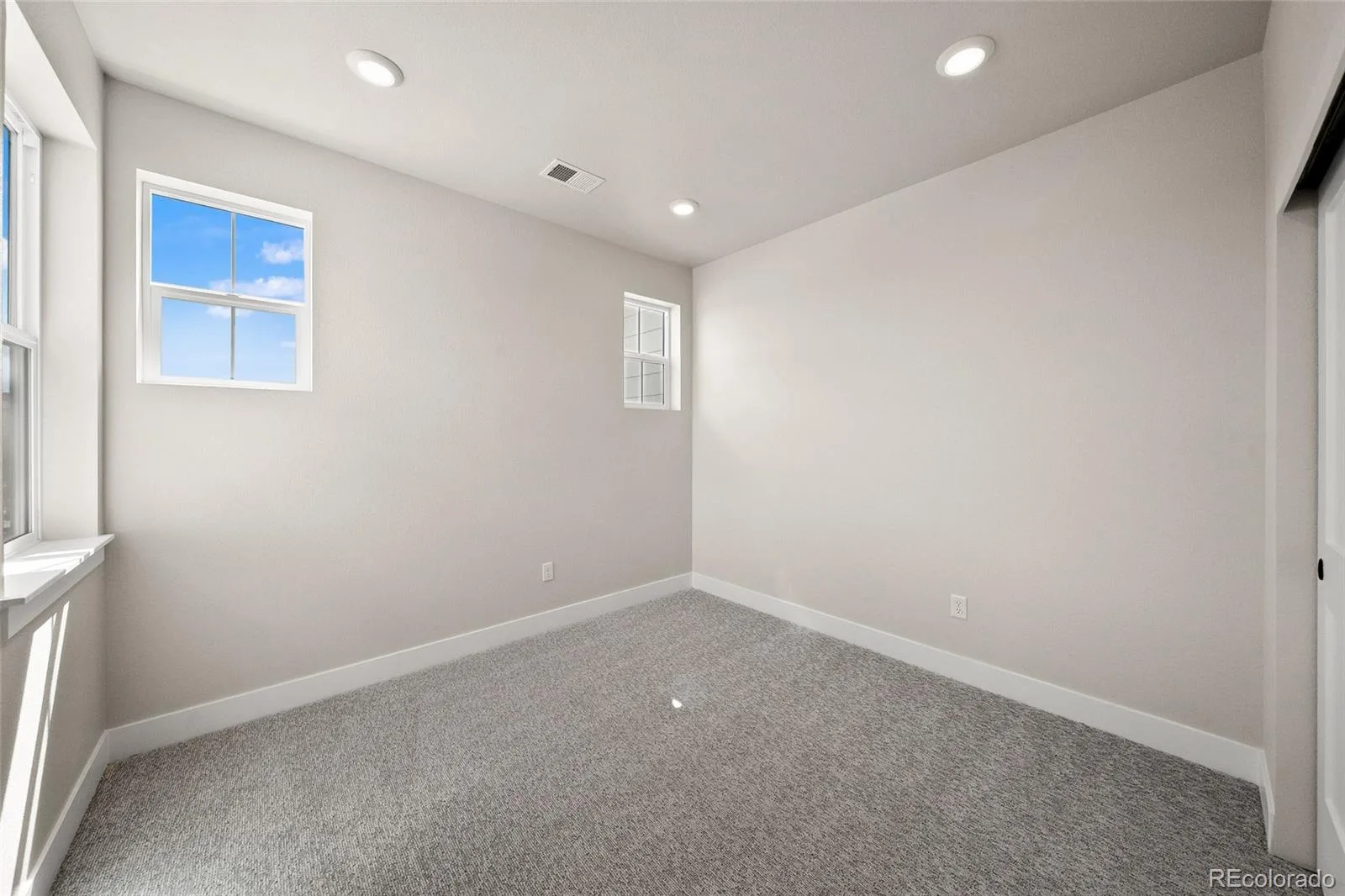 8741 Whiteclover Street Littleton CO 80125 | MLS #REC1715661 06022026062024 1600 24