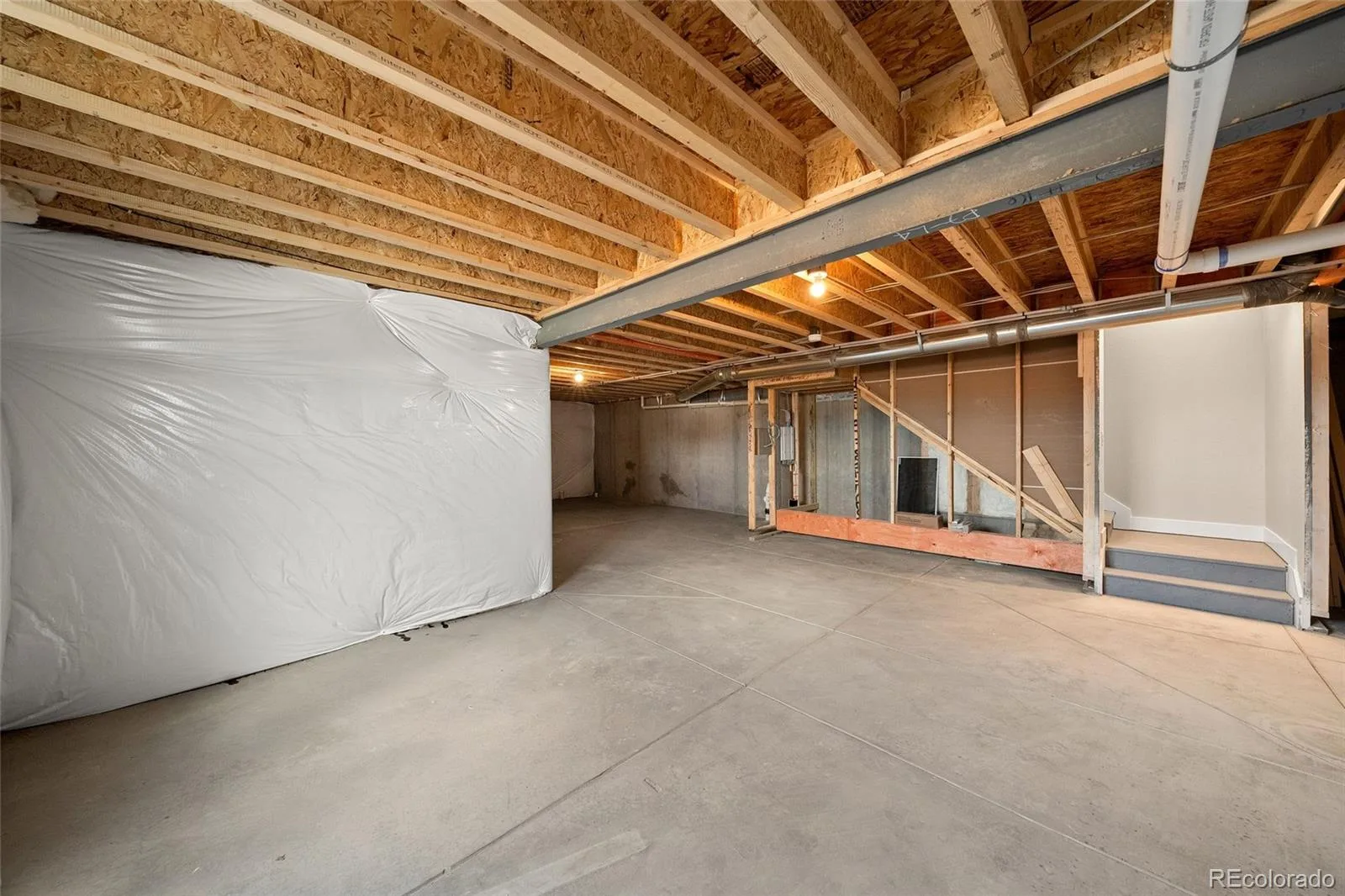 8741 Whiteclover Street Littleton CO 80125 | MLS #REC1715661 06022026062024 1600 35