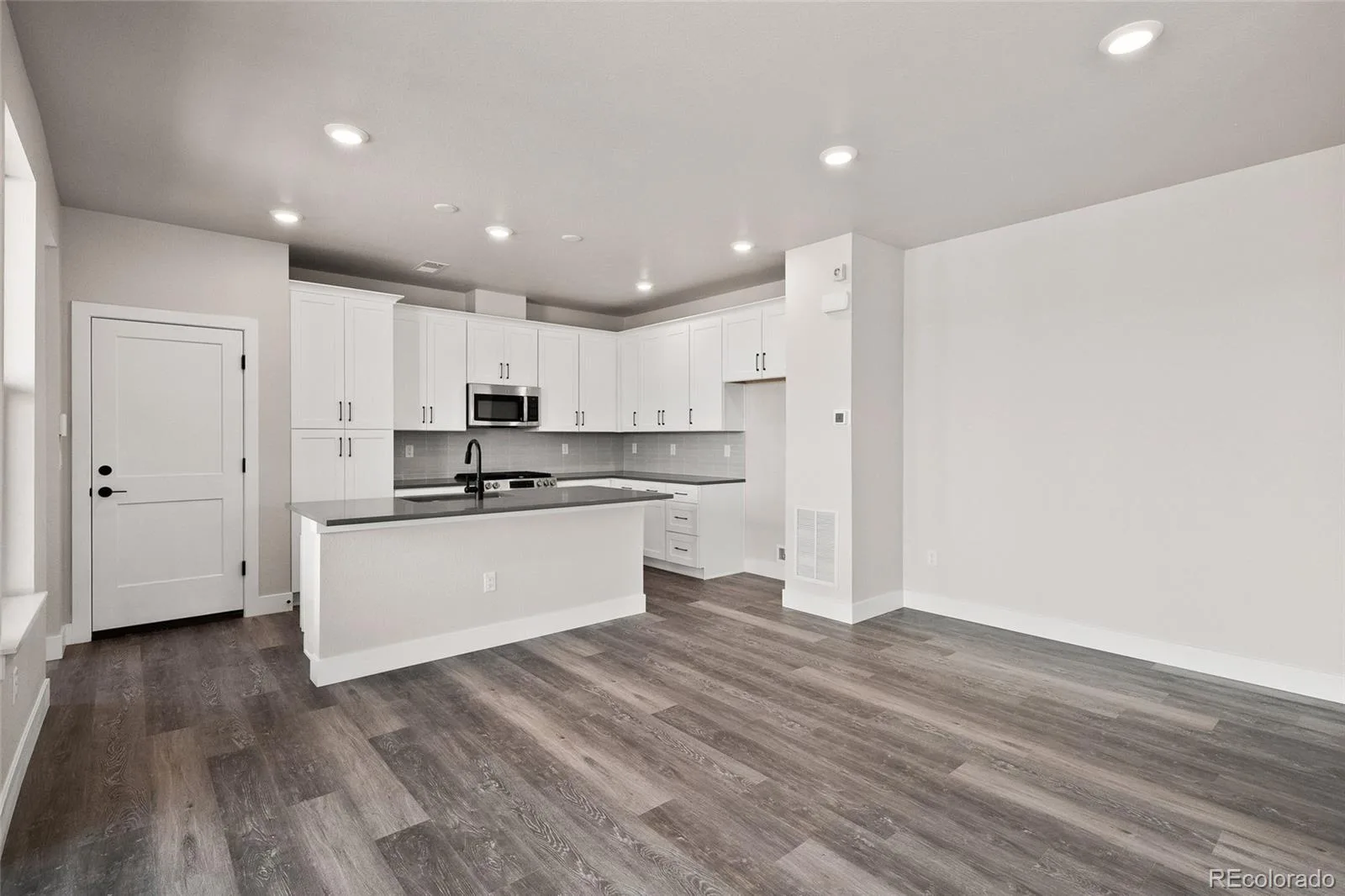 8741 Whiteclover Street Littleton CO 80125 | MLS #REC1715661 06022026062024 1600 8